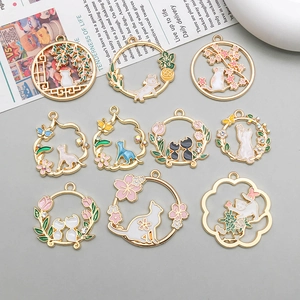 Simpatici Ciondoli a Forma di Gatto in Lega e Smalto per Creazione di Gioielli Fai-da-Te Charms Animali con Fiori di Ciliegio e Farfalle per Collana Braccialetto