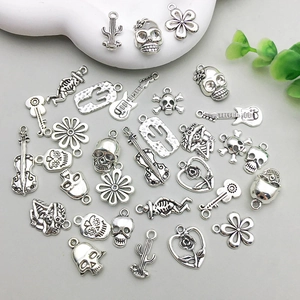 Set di ciondoli a teschio gotico in argento antico per accessori gioielli fai-da-te
