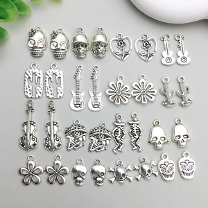 Ciondoli in Lega di Zinco Argento Antico Halloween Teschio Chitarra Fiore Cactus per Accessori di Gioielli Fai-da-te