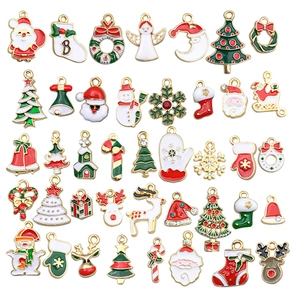 Lot de 50 breloques de Noël en émail avec Père Noël, bonhommes de neige et rennes