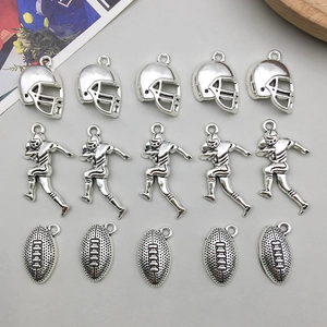 Ensemble détaillé de casques de football argentés et pendentifs pour bijoux DIY