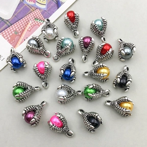 Gedetailleerde set drakenklauw hangers in antiek zilver met gekleurde parels voor DIY sieraden