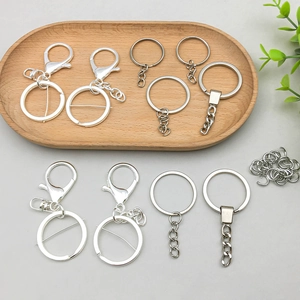 Détails d'accessoires de porte-clés en alliage argenté, fermoirs et anneaux brisés