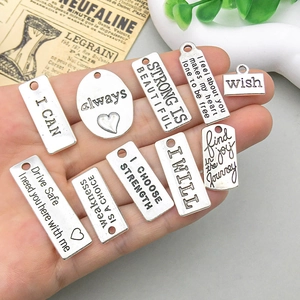Colgantes inspiradores de aleación de plata antigua para joyas DIY sostenidos a mano con papel