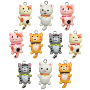 Set di 10 ciondoli a forma di gatto in resina colorata con vari motivi per gioielli fai da te