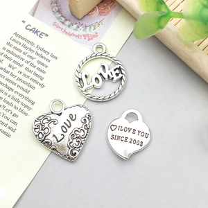 Vintage Silber Herz und runde DIY Legierungsanhänger mit Liebesgravur für Schmuckdesign