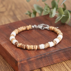 Bohemian armband van natuurlijke kokosnootschaal en houten kralen met stalen sluiting