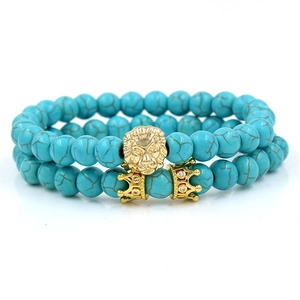 Set de pulseras para hombre de turquesa con cabeza de león dorada y dijes corona