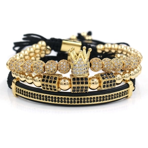 Conjunto de 3 pulseras para hombre con corona dorada y cuentas negras con micro pavé