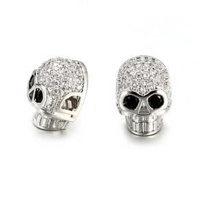 Charm tête de mort en argent serti de zircons blancs et pierres noires pour bijoux