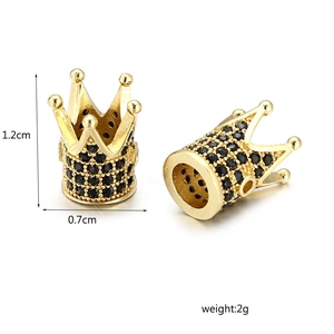 Vue détaillée de perles en cuivre en forme de couronne avec zircons noirs pour bijoux DIY