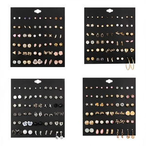 Set di Orecchini Assortiti in Lega Künstliche Perle Sintetiche e Strass Con Perno in Acciaio Inossidabile Vari Stili Cuore Fiore Gioielli Donna