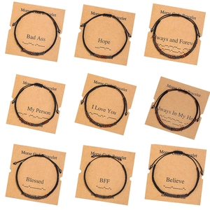 Lot de 9 bracelets tressés en code Morse avec perles en bois sur cartes d'affichage