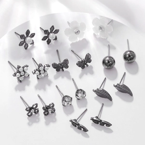 Set de 9 pares de pendientes con perlas, flores y mariposas en acabado plateado de estilo retro