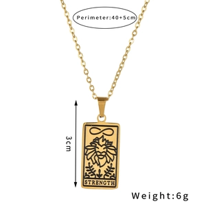 Détail du collier tarot force avec chaîne de 40+5cm et pendentif de 3cm de haut