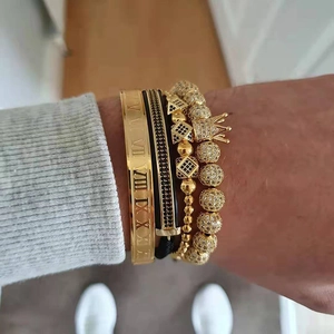 Herren Armband-Set in Gold mit Kronen-Anhänger und römischen Ziffern im Punk-Stil