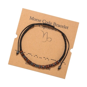 Bracelet code Morse Capricorne fait main avec cordon noir et perles en bois