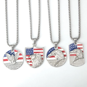 Set di quattro collane in acciaio inossidabile con ciondolo aquila e smalto bandiera USA