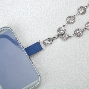 Edelstahl-Handykette zum Umhängen mit silbernen Perlen und blauem Verbindungsstück
