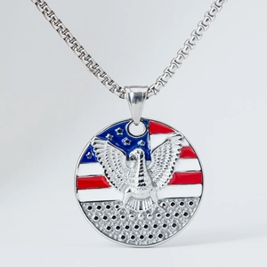 Collana con pendente aquila patriottica in acciaio inox con bandiera americana