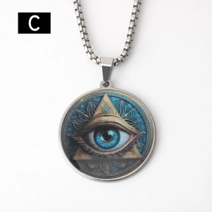 Détail du pendentif œil maléfique en acier inoxydable avec mandala bleu et chaîne box