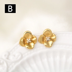 Elegant gold flower stud earrings with pearl and rhinestone inlay for women