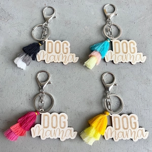 Porte-Clés en Bois Dog Mama Gland de Coton Coloré Breloque de Sac Boho Cadeau Fête des Mères pour Femme Amis des Chiens