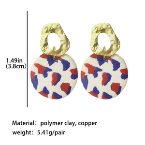 Detailed size and weight view of US flag colors polymer clay round earrings