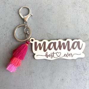 Detail of wooden mama keychain with pink tassel and best ever engraving for gift