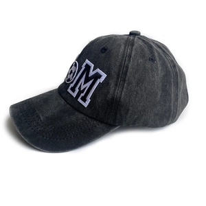 Casquette de baseball noire délavée vintage avec broderie M et logo de football à 45 degrés
