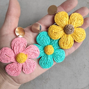 Bohemian Raffia Woven Flower Drop Earrings Summer Beach Vacation Handmade Floral Alloy Stud Earrings For Women Jewelry