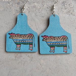 Western oorbellen van hout met luipaardprint, koe-vorm en turquoise kleur