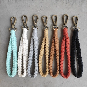 Porte-clés Macramé Fait Main Cordon en Coton Tissé Avec Fermoir Mousqueton en Alliage Style Bohème Étiquette en Bois DIY Accessoire