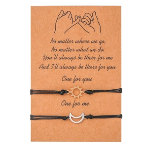Bracelets réglables soleil et lune sur carte cadeau avec message de promesse de petit doigt