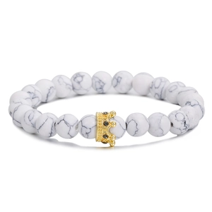 8mm Perlenarmband aus weißem Türkis und Lavastein mit goldener Krone für Paare
