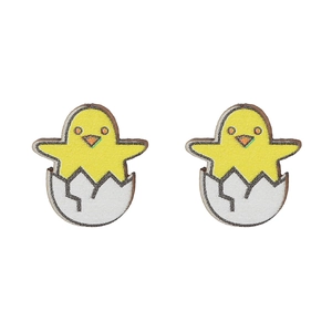 Lindos pendientes de madera con diseño de pollito amarillo en cáscara de huevo blanca