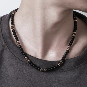 Collar bohemio para hombre con piedra volcánica, ojo de tigre, madera y detalles dorados