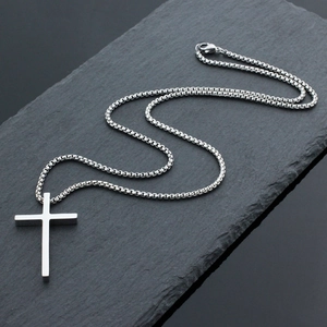 Minimalistische silberne Kreuzkette aus poliertem Edelstahl mit Boxkette und Karabiner