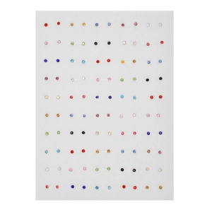 Set van 60 paar kleurrijke strass oorknopjes op een witte rechthoekige displaykaart