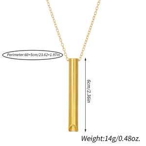Dimensiones detalladas del colgante de silbato dorado con cadena ajustable de 60+5 cm