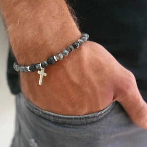 Pulsera bohemia de cuentas de turquesa y piedra volcánica con colgante de cruz hombre