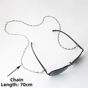 Détail de la chaîne à lunettes de 70 cm en acier inoxydable argenté à maillons