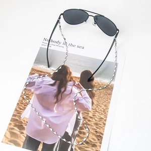 Chaîne de Lunettes en Acier Inoxydable à Motif de Cœur pour Femmes Cordon de Lunettes Antidérapant Bijoux de Luxe