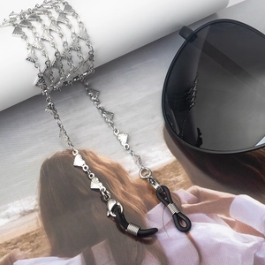 Chaîne de lunettes en acier inoxydable argenté poli avec motif cœur et boucles antidérapantes