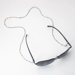 Chaîne à lunettes faite main en acier inoxydable avec maillons géométriques et boucles silicone