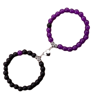 Bracciali per coppia con perline viola e nere e chiusura magnetica a forma di cuore