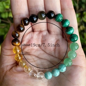 Dettaglio del bracciale in pietre naturali con perle da 8mm e lunghezza di 19cm