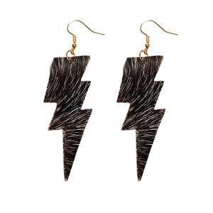 Pendientes de rayo en cuero genuino con estampado de vaca y ganchos dorados elegantes