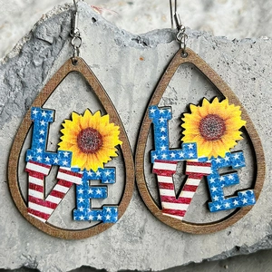 Boucles d'oreilles en bois en forme de goutte avec motif LOVE et drapeau USA