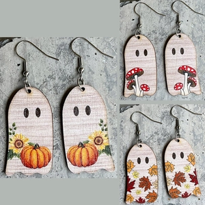 Orecchini in legno di Halloween con fantasmi e motivi di zucche e girasoli